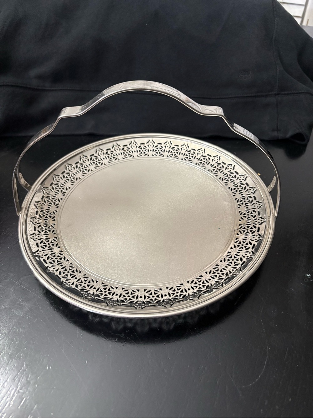 Manning Bowman & Co
Vintage Silver Plated Pierced Serving Tray with Handle